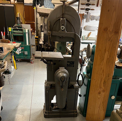 Walker Turner 3220 14” Wood and Metal Cutting Bandsaw